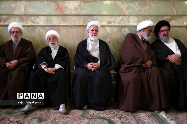 تشییع پیکر آیت‌الله مؤمن در قم