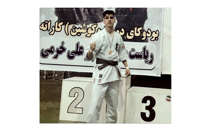 مدال طلای مسابقات کیوکوشین کاراته کشور توسط دانش‌آموز چهاردانگه‌ای کسب شد