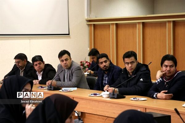 جلسه هم‌اندیشی و تبیین برنامه‌های طرح سفیران گردشگری