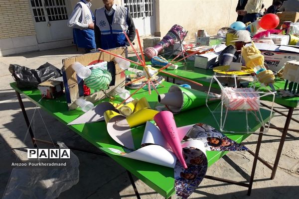 برگزاری مسابقه چالش جاذبه در دبیرستان شهید ذوالفقاری میبد