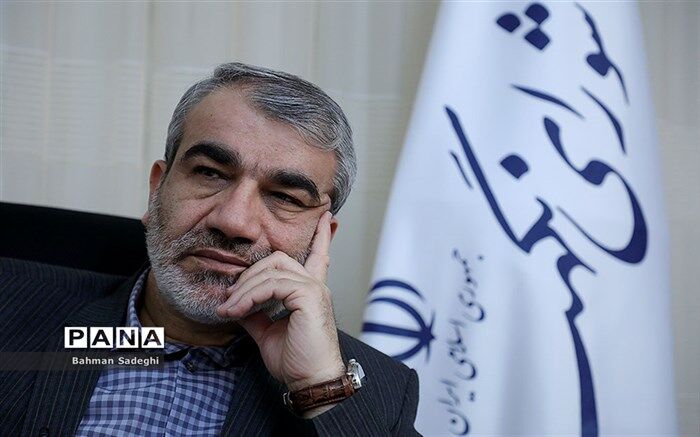 کدخدایی: رهبری نگفت «شکست احمدی‌نژاد، شکست من است»