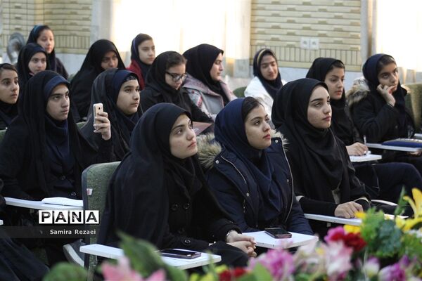 گردهمایی روسای شورای دانش‌آموزی مدارس ناحیه 4 شیراز