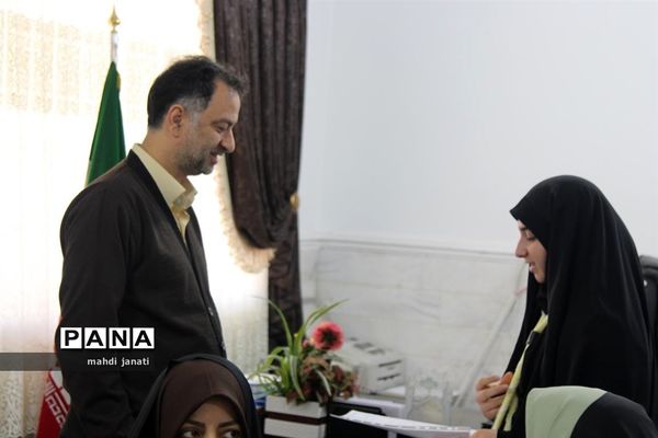 دیدار صمیمی مجامع سازمان دانش‌آموزی استان قم با مدیرکل آموزش و پرورش