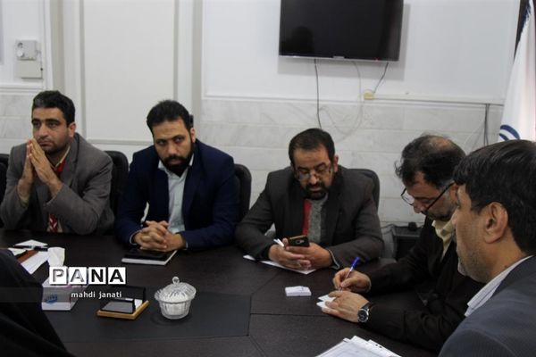 دیدار صمیمی مجامع سازمان دانش‌آموزی استان قم با مدیرکل آموزش و پرورش