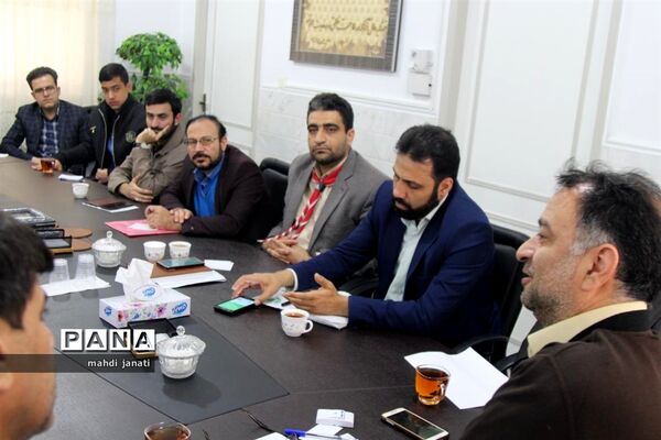 دیدار صمیمی مجامع سازمان دانش‌آموزی استان قم با مدیرکل آموزش و پرورش