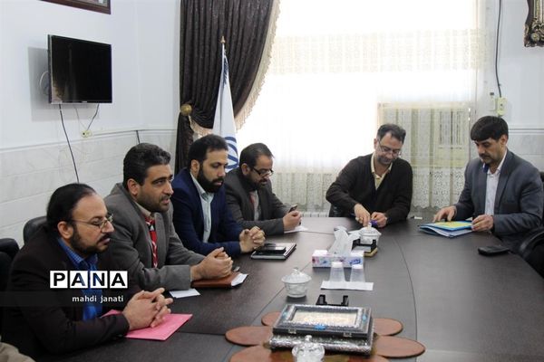 دیدار صمیمی مجامع سازمان دانش‌آموزی استان قم با مدیرکل آموزش و پرورش