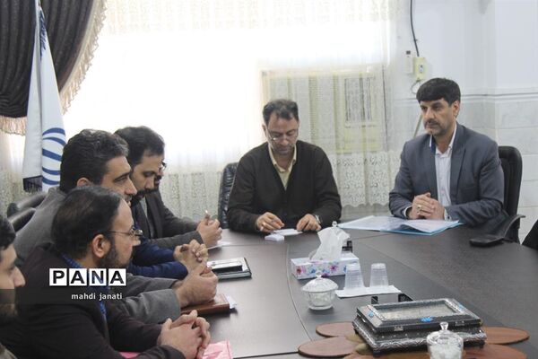 دیدار صمیمی مجامع سازمان دانش‌آموزی استان قم با مدیرکل آموزش و پرورش