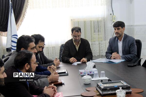 دیدار صمیمی مجامع سازمان دانش‌آموزی استان قم با مدیرکل آموزش و پرورش