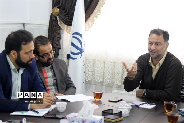 دیدار صمیمی مجامع سازمان دانش‌آموزی استان قم با مدیرکل آموزش و پرورش