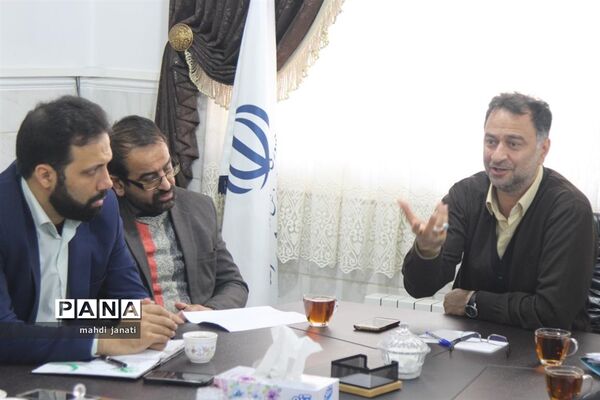 دیدار صمیمی مجامع سازمان دانش‌آموزی استان قم با مدیرکل آموزش و پرورش