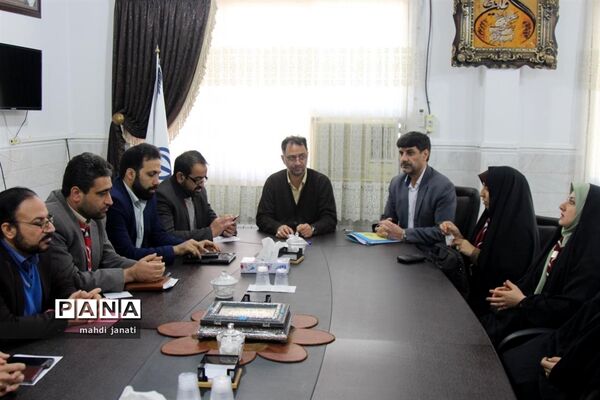 دیدار صمیمی مجامع سازمان دانش‌آموزی استان قم با مدیرکل آموزش و پرورش