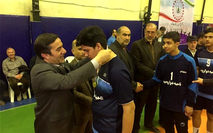 مسابقات والیبال و هندبال دانش آموزان دوره اول متوسطه آذربایجان غربی  برگزار شد