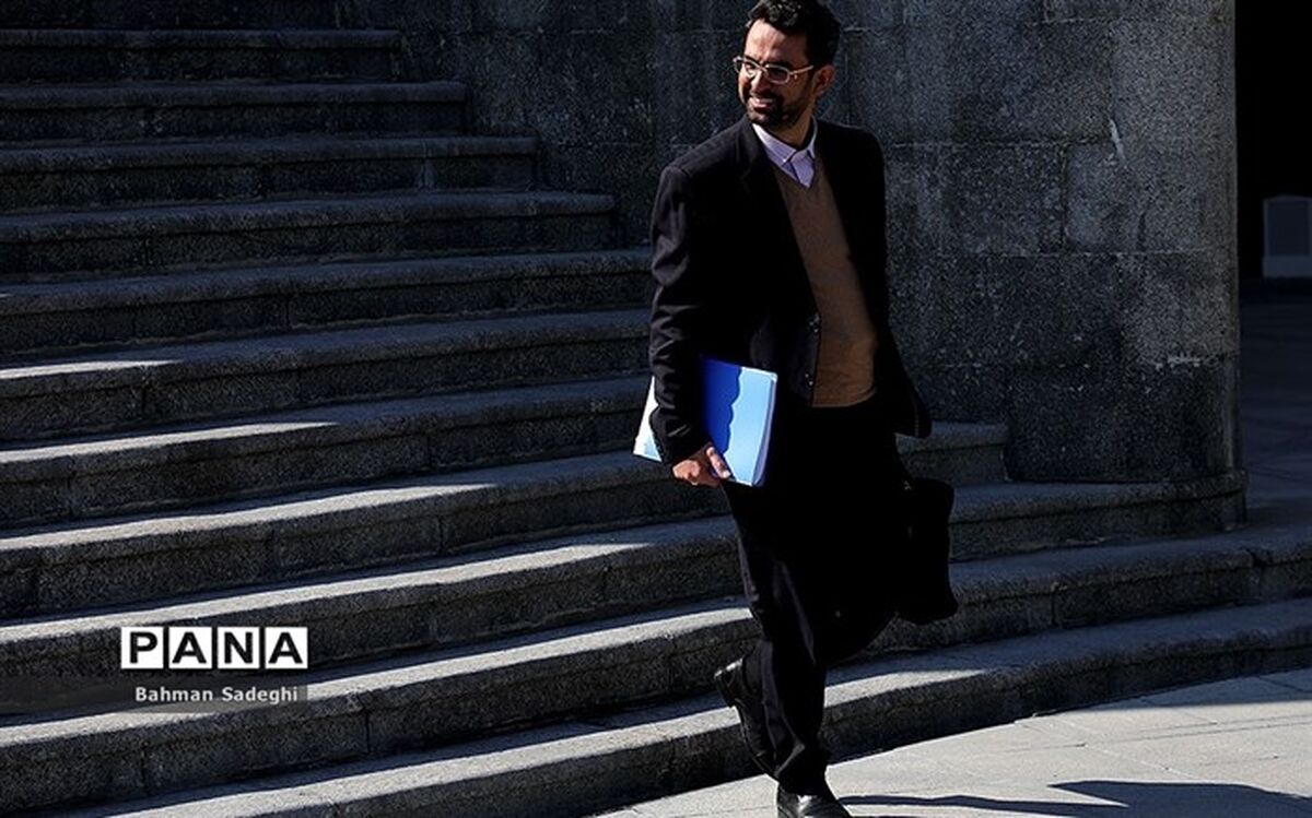 پاسخ روحانی به طرح شکایت از آذری جهرمی