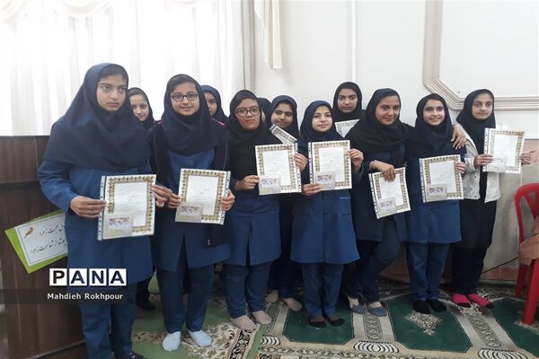 برگزاری مراسم میلاد حضرت زهرا (س) دردبیرستان فخرالزمان قریب
