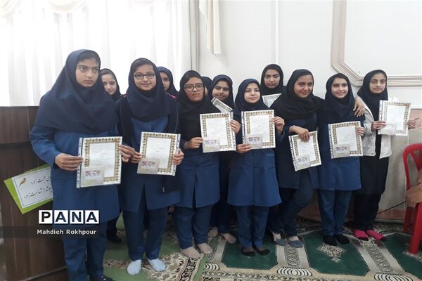 برگزاری مراسم میلاد حضرت زهرا (س) دردبیرستان فخرالزمان قریب