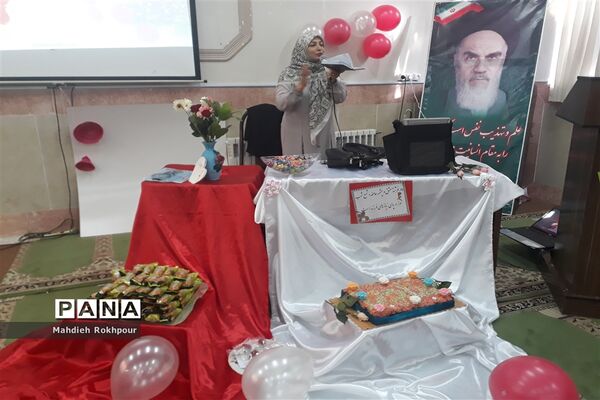 برگزاری مراسم میلاد حضرت زهرا (س) دردبیرستان فخرالزمان قریب