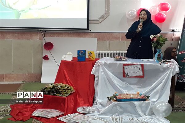 برگزاری مراسم میلاد حضرت زهرا (س) دردبیرستان فخرالزمان قریب