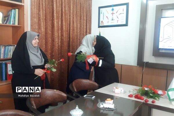مراسم تجلیل از بانوان شاغل درسازمان دانش آموزی خراسان جنوبی