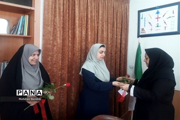 مراسم تجلیل از بانوان شاغل درسازمان دانش آموزی خراسان جنوبی