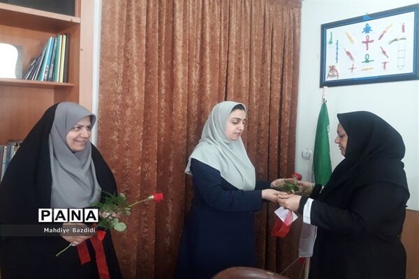 مراسم تجلیل از بانوان شاغل درسازمان دانش آموزی خراسان جنوبی