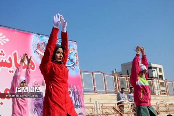 همایش دانش آموزی ۳۰۰۰نفری همیاران ورزش در ناحیه یک اهواز