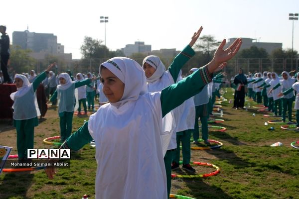 همایش دانش آموزی ۳۰۰۰نفری همیاران ورزش در ناحیه یک اهواز
