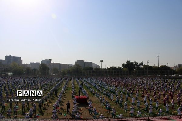 همایش دانش آموزی ۳۰۰۰نفری همیاران ورزش در ناحیه یک اهواز