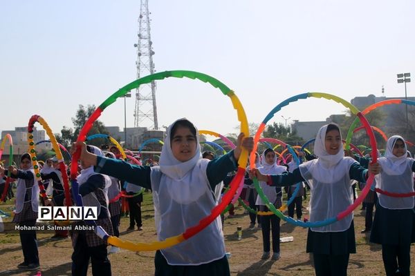 همایش دانش آموزی ۳۰۰۰نفری همیاران ورزش در ناحیه یک اهواز