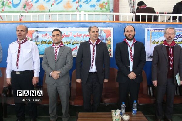 مانور دانش‌آموزی یاوران انقلاب درشهرستان بهارستان