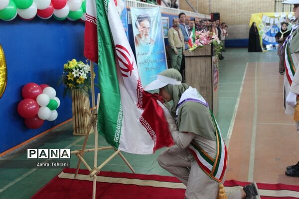 مانور دانش‌آموزی یاوران انقلاب درشهرستان بهارستان