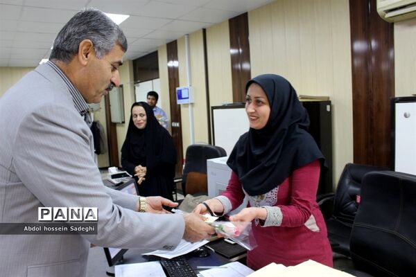 تقدیر از بانوان شاغل در اداره کل آموزش و پرورش استان بوشهر