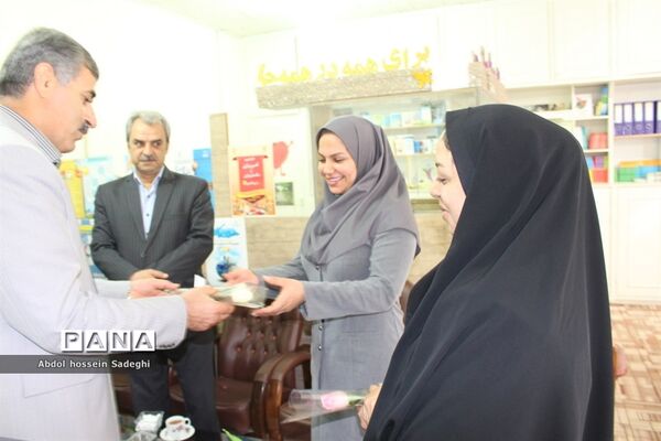 تقدیر از بانوان شاغل در اداره کل آموزش و پرورش استان بوشهر