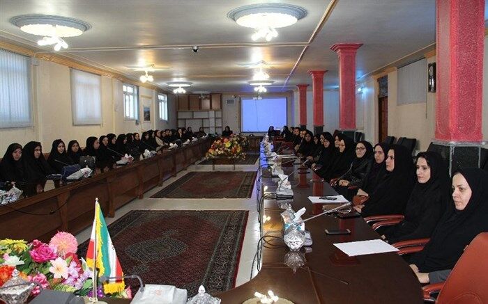 کارگاه آموزشی سواد رسانه ای بانوان در تکاب برگزار شد