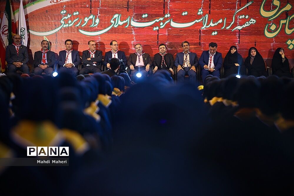 مانور بزرگ سپاس مربی در ناحیه یک ری آغاز شد