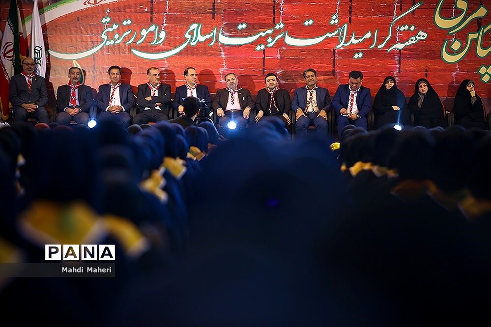 مانور بزرگ سپاس مربی در ناحیه یک ری آغاز شد