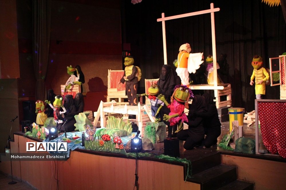 نمایش موزیکال کنسرت قورباغه‌ها