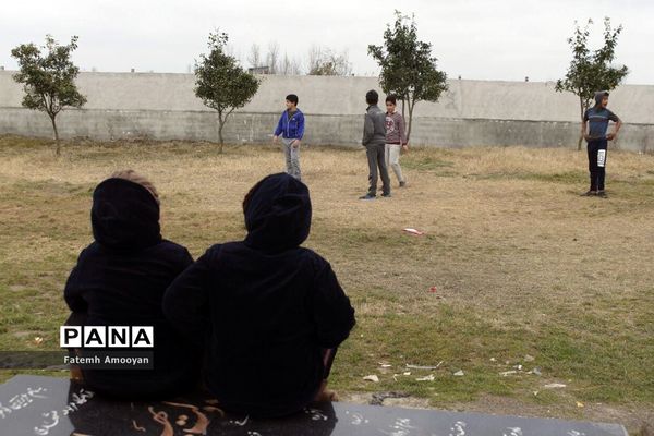 آرزوی کودکان از زمین خاکی تا چمن مصنوعی