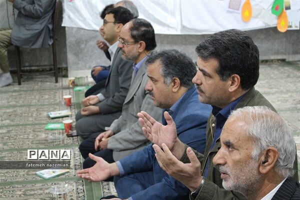 برگزاری دعای ندبه در دبیرستان دخترانه اسحاقیه یزد
