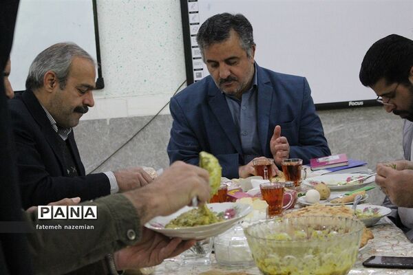 برگزاری دعای ندبه در دبیرستان دخترانه اسحاقیه یزد