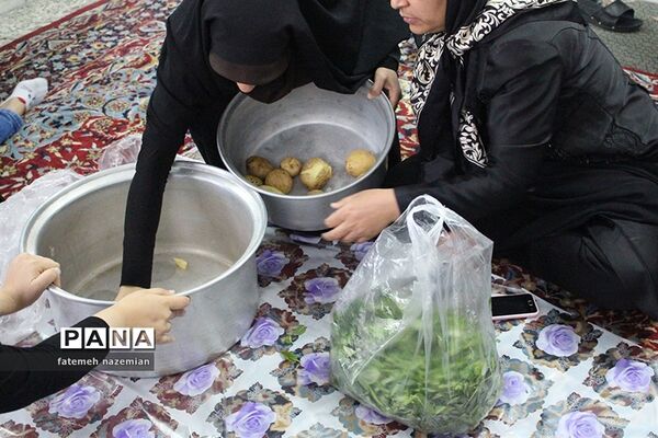 برگزاری دعای ندبه در دبیرستان دخترانه اسحاقیه یزد