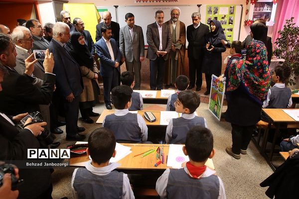 بازدید وزیر آموزش و پرورش از برنامه ویژه مدارس استان البرز