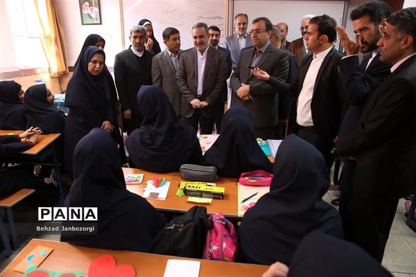 بازدید وزیر آموزش و پرورش از برنامه ویژه مدارس استان البرز