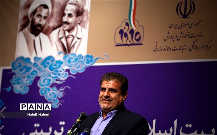 فولادوند:36 هزار دانش‌آموز شهید و ۵ هزار معلم شهید جلوه‌های ماندگار امور تربیتی است