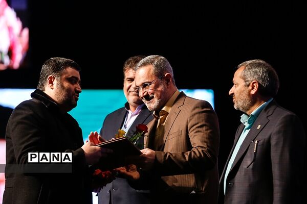 استقبال فرهنگیان از همایش گرامیداشت هفته تربیت اسلامی