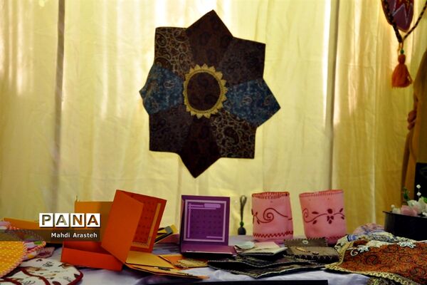 نمایشگاه  توانمندی‌های بانوان استان خراسان جنوبی در هنرستان کوثر