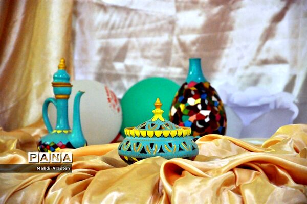 نمایشگاه  توانمندی‌های بانوان استان خراسان جنوبی در هنرستان کوثر