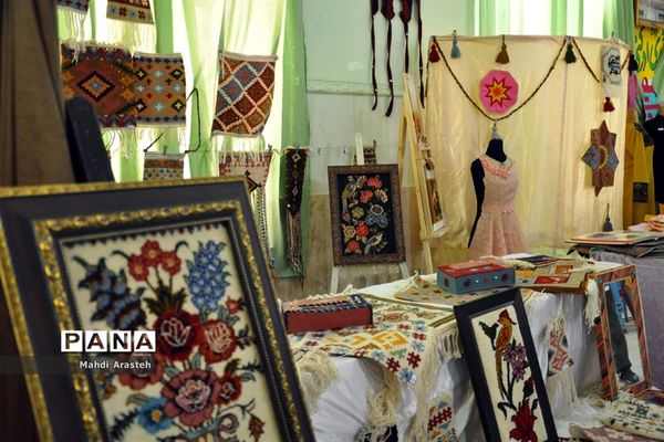 نمایشگاه  توانمندی‌های بانوان استان خراسان جنوبی در هنرستان کوثر