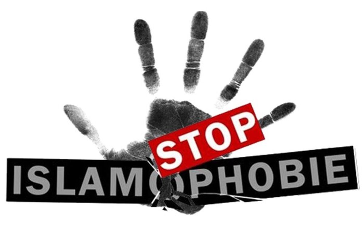 نصب دست‌نوشته توهین‌آمیز بر درب مسجدی در هلند