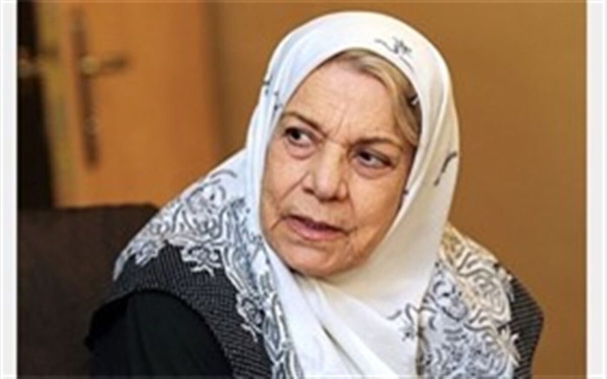 بازیگر زن ایرانی که به خاطر آویزان‌شدن از درخت خانه‌نشین شد
