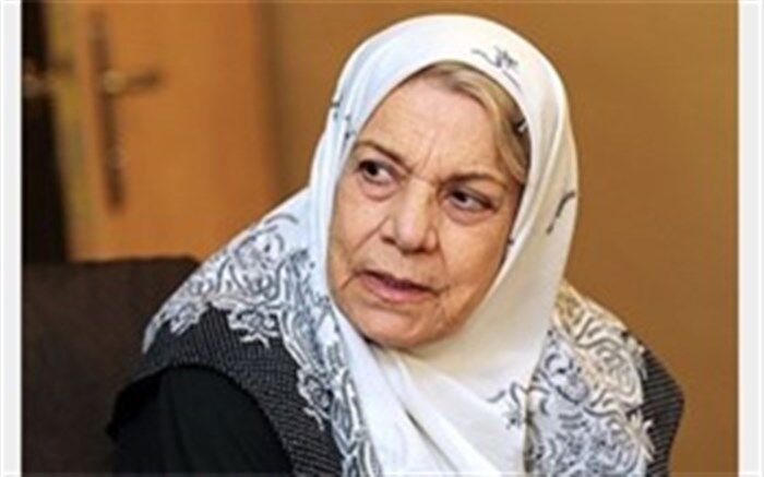 بازیگر زن ایرانی که به خاطر آویزان‌شدن از درخت خانه‌نشین شد